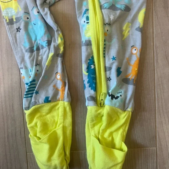 Little Sleepies Monster Mayhem zippy - Picture 2 of 4